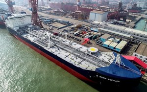 Giữa ‘mưa bom bão đạn’, cụ ông U80 liều lĩnh đưa tàu chở dầu vượt eo biển Hormuz bất chấp đe dọa của Iran: Phần thưởng khủng dành cho người sẵn sàng mạo hiểm