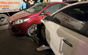 Ô tô tông liên hoàn hàng loạt xe trên phố Hà Nội, nhiều người bị thương