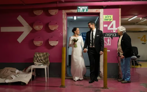 Cưới nhau dưới hầm trú bom