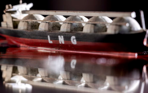 Hàng loạt tàu chở khí đốt đang đến châu Âu bất ngờ quay đầu, 'ship hàng' cho khách khác