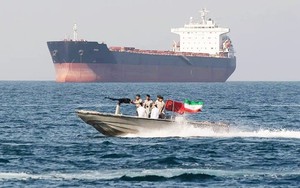 Iran “hoan nghênh” Mỹ hộ tống tàu chở dầu qua eo biển Hormuz, vì sao nhắc 1 vụ hỏa hoạn gần 40 năm trước?