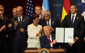 Ông Donald Trump tuyên chiến sắc lạnh