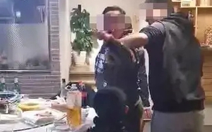 Nụ cười đắc thắng của đứa trẻ trước cửa nhà vệ sinh khiến người phụ nữ “nổi da gà”: Lớn lên nhân cách dễ “méo mó”