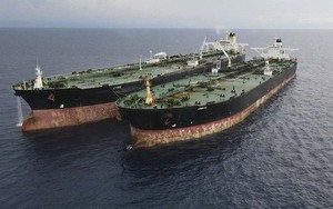 Đang di chuyển thì Mỹ bất ngờ 'bật đèn xanh', hơn 33 triệu thùng dầu Nga lập tức hướng thẳng đến Ấn Độ