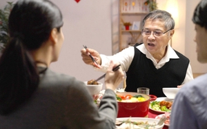 6 tháng bặt vô âm tín, ngày về con rể mang theo giấy tờ đất mộ, cả họ nhà vợ lặng người trước sự hiếu thảo lạ đời