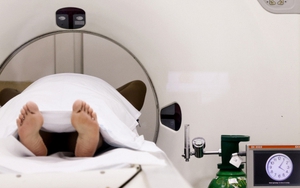 Người đàn ông có kết quả chụp CT "tử cung bình thường": Sự thật phía sau gây hoang mang