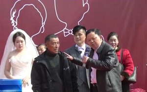 Bố vợ trả lại 700 triệu đồng sính lễ ngay trong đám cưới, chú rể đem tiền làm 1 việc khiến nhiều người bất ngờ