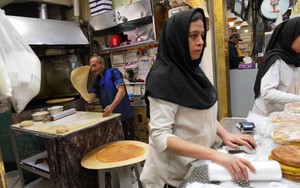 Kinh tế Iran “khó chồng khó” tăng trưởng GDP gần như bằng 0, một viên thuốc giờ lên hơn 3,5 triệu đồng