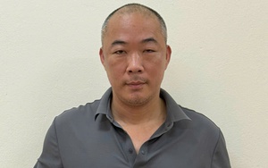 Khởi tố vụ án người đàn ông túm tóc, giẫm đạp lên một shipper ở Hà Nội