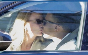 Bắt gặp siêu sao Mbappe lái xế hộp, hôn bạn gái diễn viên giữa phố