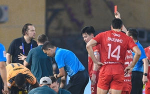 Đối thủ can không nổi, HLV Popov nổi giận lao vào trọng tài, lập tức bị thẻ đỏ