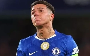 Enzo Fernandez vắng mặt trận gặp Man City dù đã xin lỗi Rosenior