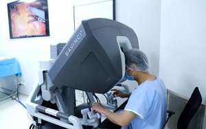 Vị bác sĩ đưa phẫu thuật robot lên tầm mới: Bóc tách khối u trong 1h, bệnh nhân phục hồi sau 24h