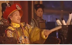 Khang Hy lần đầu dùng sôcôla và đọc hướng dẫn hơn 900 chữ rồi nói 3 từ khiến quần thần run sợ giữa triều