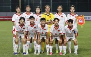 Phóng viên Trung Quốc: “Tuyển Việt Nam gần như không chạm được bóng”