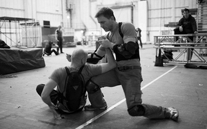 'Điệp viên 007' học môn võ nguy hiểm nhất thế giới, làm cựu võ sĩ MMA bị thương