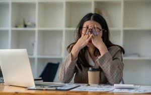 Cảnh báo dân văn phòng: Ngồi quá 8 tiếng 1 ngày làm tăng nguy cơ…mất trí nhớ