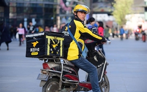 Giảng viên đại học làm shipper giao đồ ăn: Làm việc hơn 10 tiếng một ngày, giảm 6 kg trong một tháng
