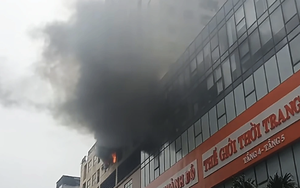 Cháy tại chung cư 24 tầng, nhiều người được giải cứu