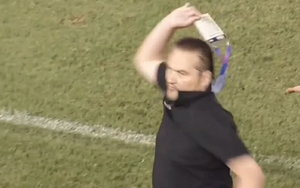 Hành xử phản cảm với trọng tài, HLV châu Âu bị VFF phạt nặng, đội nhì bảng V.League gặp khó