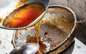 Dầu ăn đã qua sử dụng thì đổ đi đâu? Nhân viên thu gom rác tiết lộ điều bất ngờ