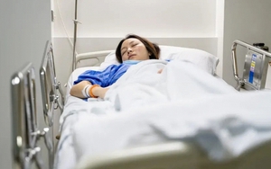 Người phụ nữ sống lành mạnh bị gan nhiễm mỡ nặng, bác sĩ giật mình: 3 loại nước uống nhiều âm thầm hại gan, nhiều người tưởng tốt