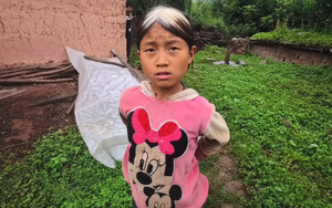 Cô bé 10 tuổi tóc đã bạc trắng vì mất mẹ, gồng mình nuôi cả gia đình