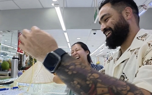 Khách Tây sang tận Việt Nam mua vàng 18k, khâm phục tài năng của thợ kim hoàn