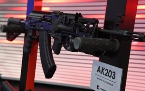 Kalashnikov giao súng trường tấn công AK-203 trước thời hạn