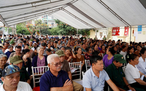 Người dân ngồi chật kín nhà văn hóa nghe thông tin giá đền bù đất tại siêu dự án Olympic 925.000 tỷ đồng có quy mô lớn nhất lịch sử Vingroup