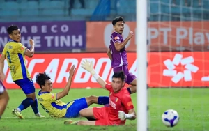 Hà Nội FC tạo áp lực lên Ninh Bình