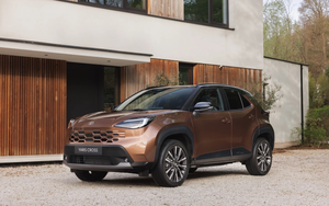 Toyota Yaris Cross 2026 ra mắt: Mặt tiền như Corolla Cross và động cơ hybrid mạnh mẽ