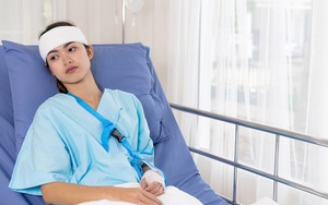 Một trận ốm nặng nằm viện 3 ngày, người vợ nhận ra gia đình đang sống rất "lỗi": Tiền của ai, người nấy giữ chặt