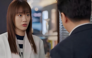 Chồng ngoại tình, tôi chuẩn bị ôm 2 con ra khỏi nhà thì bố mẹ chồng đuổi thẳng con trai và giữ tôi lại