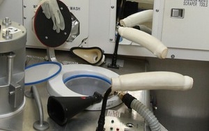 Các phi hành gia đi vệ sinh như thế nào trên tàu vũ trụ? Không giống như bạn nghĩ