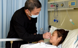 Người phụ nữ 50 tuổi bị tê chân nhưng lại phát hiện ung thư đại trực tràng giai đoạn cuối, không thể phẫu thuật