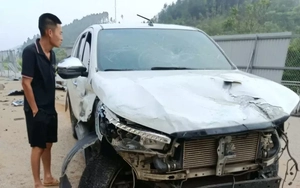 Thiếu tá công an tử vong khi va chạm rào chắn trên cao tốc Nội Bài - Lào Cai