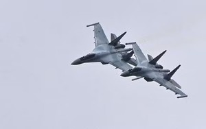 Chuyên gia Nga chỉ rõ ưu thế vượt trội của Su-35 trước tiêm kích Mỹ