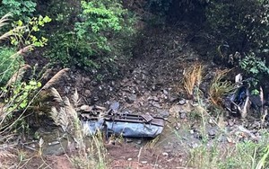 Xe bồn lao xuống vực sâu 100 m dập nát, tài xế văng ra tử vong