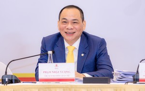 Cổ đông hỏi đường về xăng, tỷ phú Phạm Nhật Vượng khẳng định: “VinFast sẽ mãi mãi là hãng xe điện”