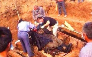 Đập hỏng 3 chiếc búa sắt mới mở được mộ Lý Liên Anh, cảnh tượng trong quan tài khiến chuyên gia lạnh gáy!