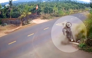 Nam sinh tông vào lề đường văng xuống cống, tử vong: Hành động của cựu thiếu tá CSGT trước tai nạn