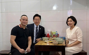 Chủ quán phở đón Tổng thống Hàn Quốc: 'Cả đêm qua tôi hạnh phúc không ngủ nổi'