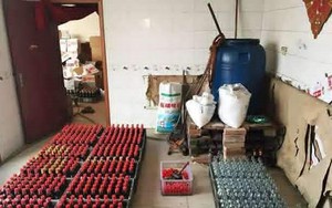 Đột kích 50 xưởng sản xuất thuộc 1 hệ sinh thái, công an tịch thu 14.000 thùng gia vị, xì dầu, bột nêm giả, chứa chất cấm