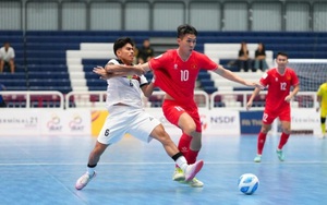 HLV Indonesia hành động bất ngờ sau trận thắng ĐT Việt Nam ở bán kết AFF Cup