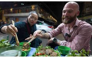 Khách Tây đi ăn quán Việt, tự tin dặn dò chủ quán nhưng khiến tất cả cười lăn vì nhầm đúng 1 chữ cái