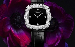 Món đồ nạm kim cương 4,4 carat này có gì đặc biệt khiến giới chơi đồ xa xỉ phải xôn xao?