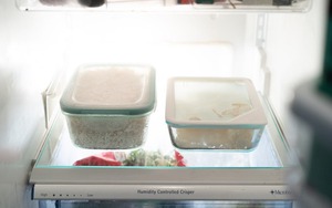 Cơm nguội không ăn hết nên để ngăn đá hay ngăn mát tủ lạnh? Thì ra nhiều người đang làm sai