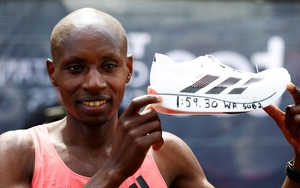 Xuất hiện 2 dị nhân lập kỳ tịch lịch sử chạy marathon dưới 2 giờ