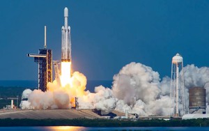 Tên lửa mạnh thứ hai thế giới Falcon Heavy sắp lên quỹ đạo